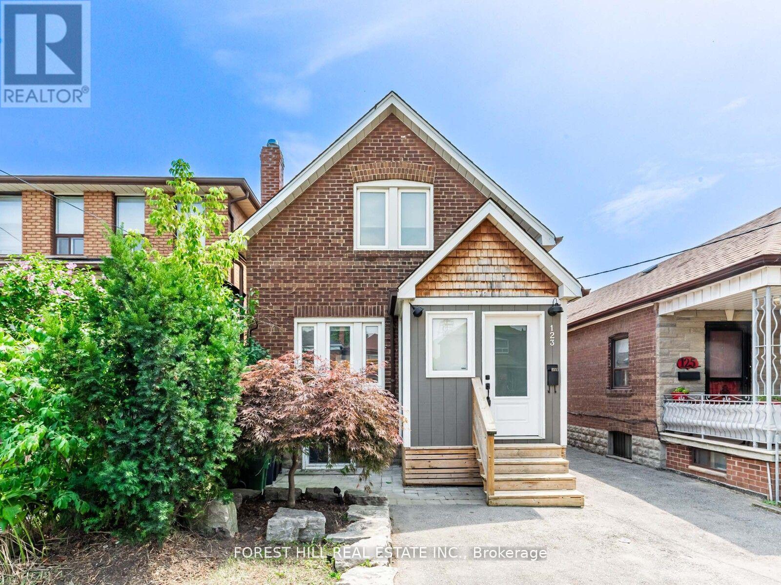 123 Bowie Ave, Toronto, ON M6E 2P8