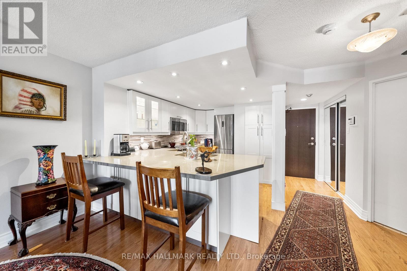 906 15 Maitland Pl, Toronto, ON M4Y 2X3