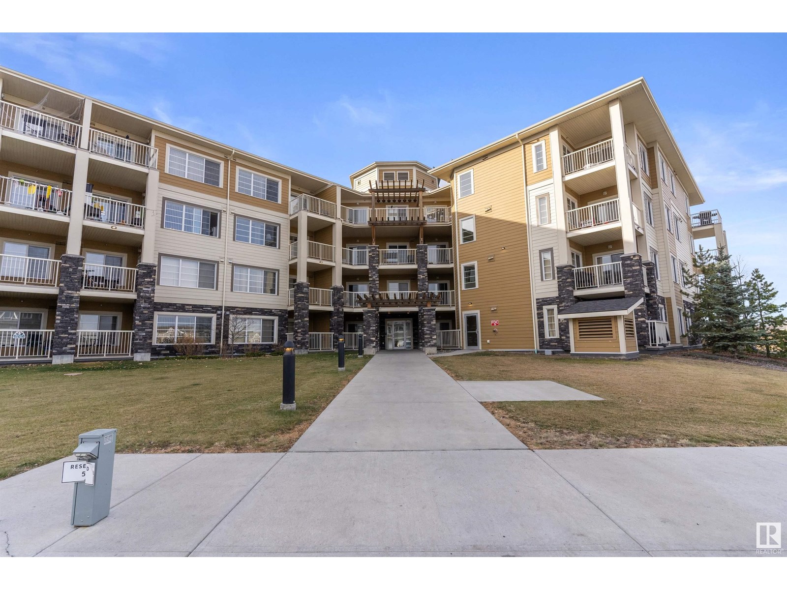 3670 139 Avenue Northwest #305, Edmonton, AB T5Y 3N5