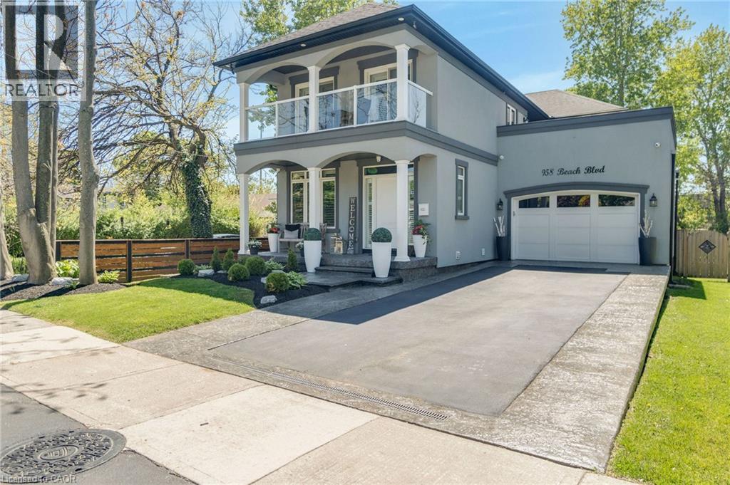 958 Beach Blvd, Hamilton, ON L8H 6Z4