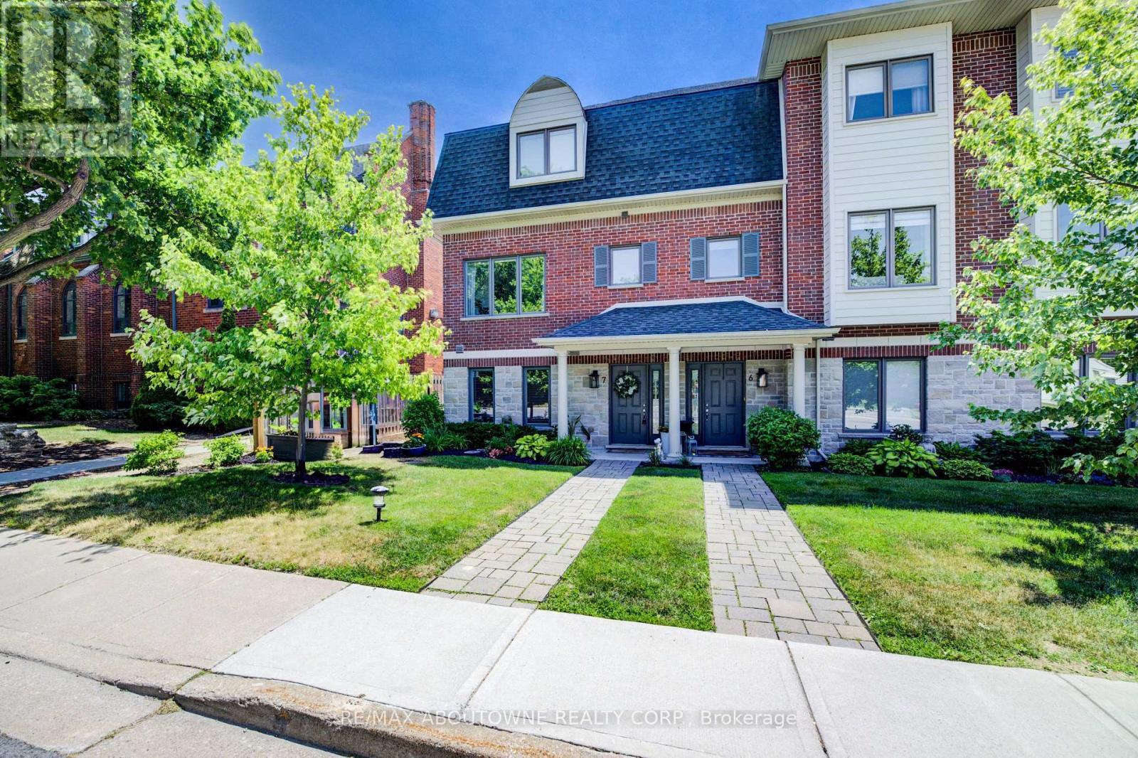 7 44 Flamboro St, Hamilton, ON L0R 2H0