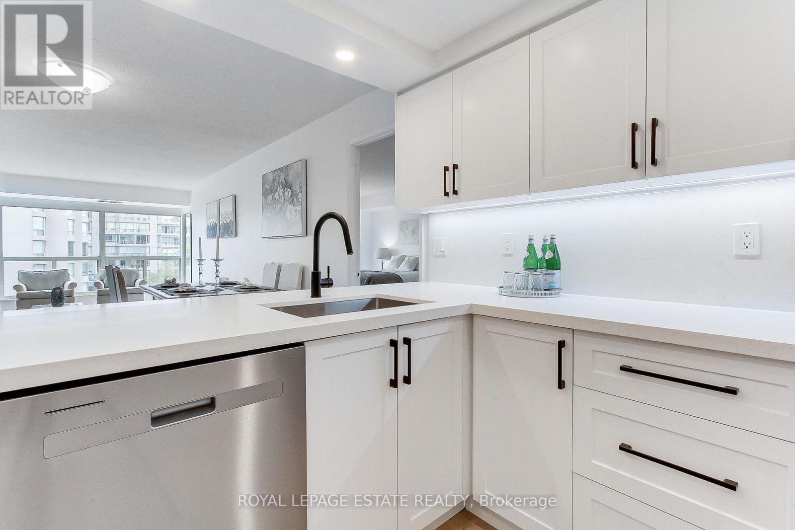 407 175 Cedar Ave Ave, Richmond Hill, ON L4C 9V3