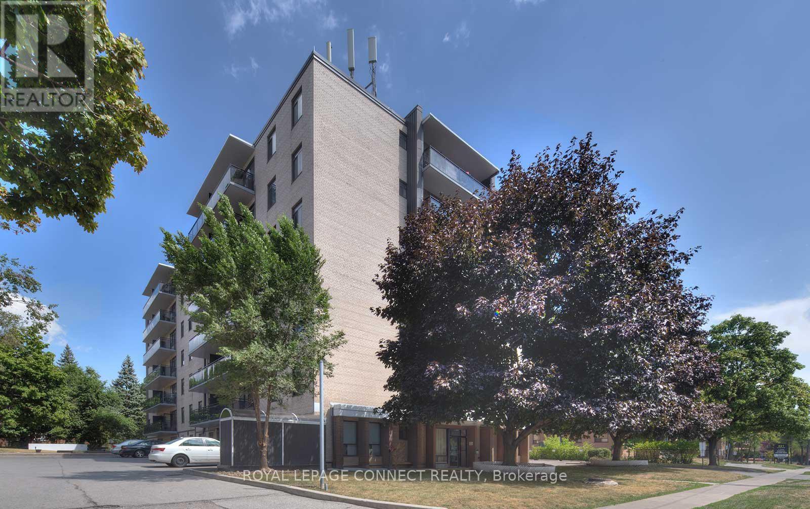 206 825 Kennedy Rd, Toronto, ON M1K 2E6