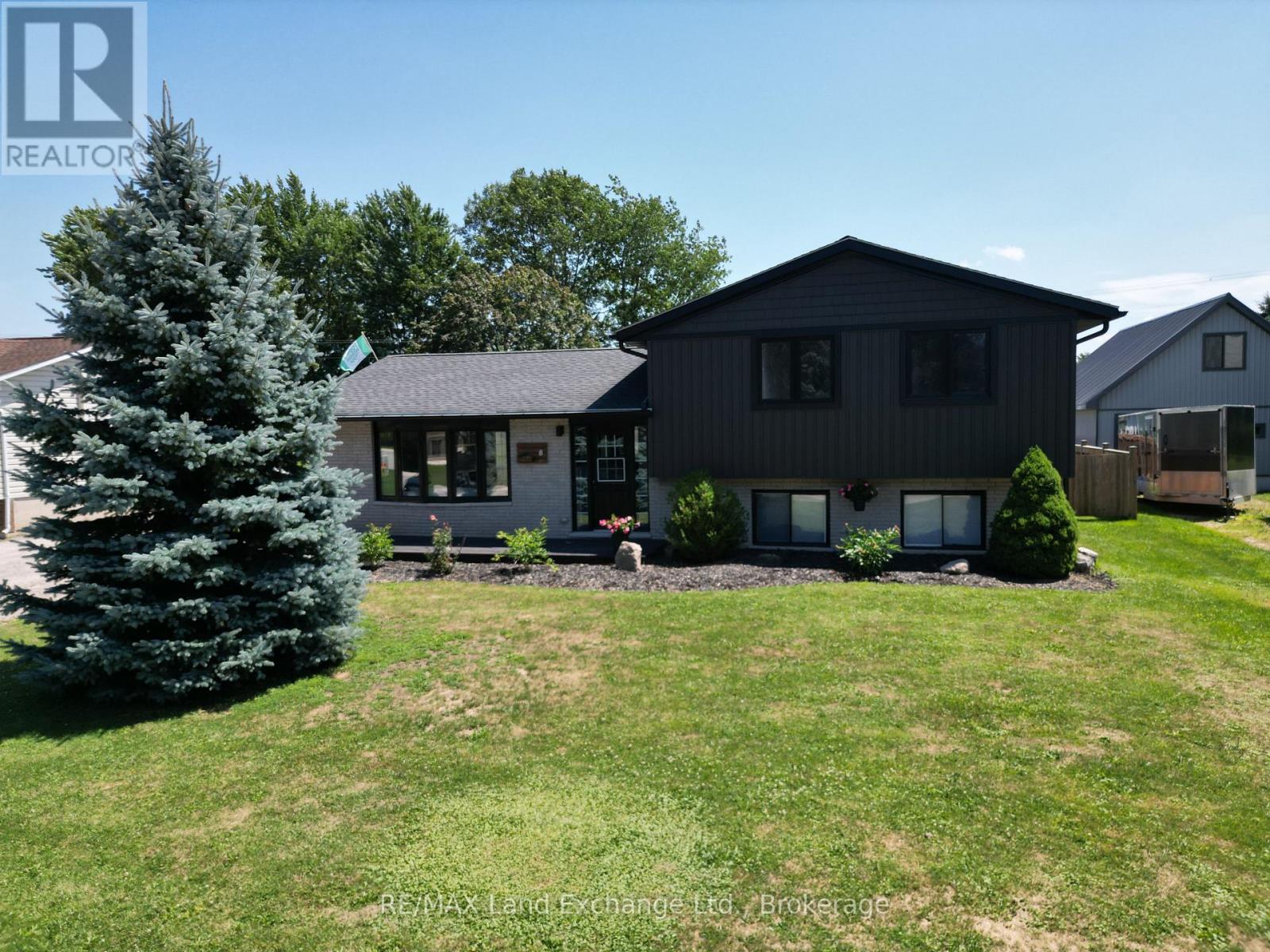8 William St N, Huron-Kinloss, ON N0G 2R0