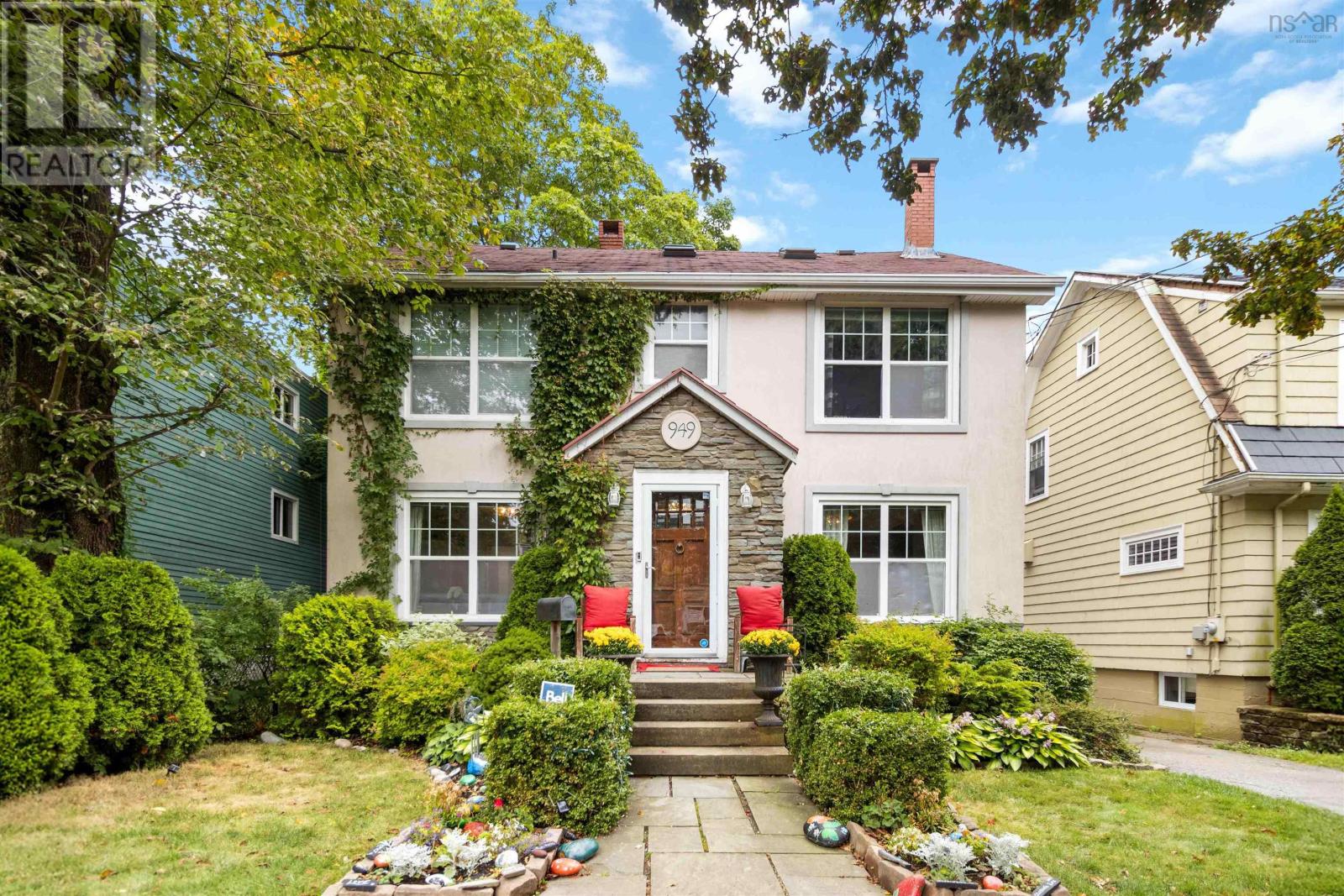 949 Mclean St, Halifax, NS B3H 2V2