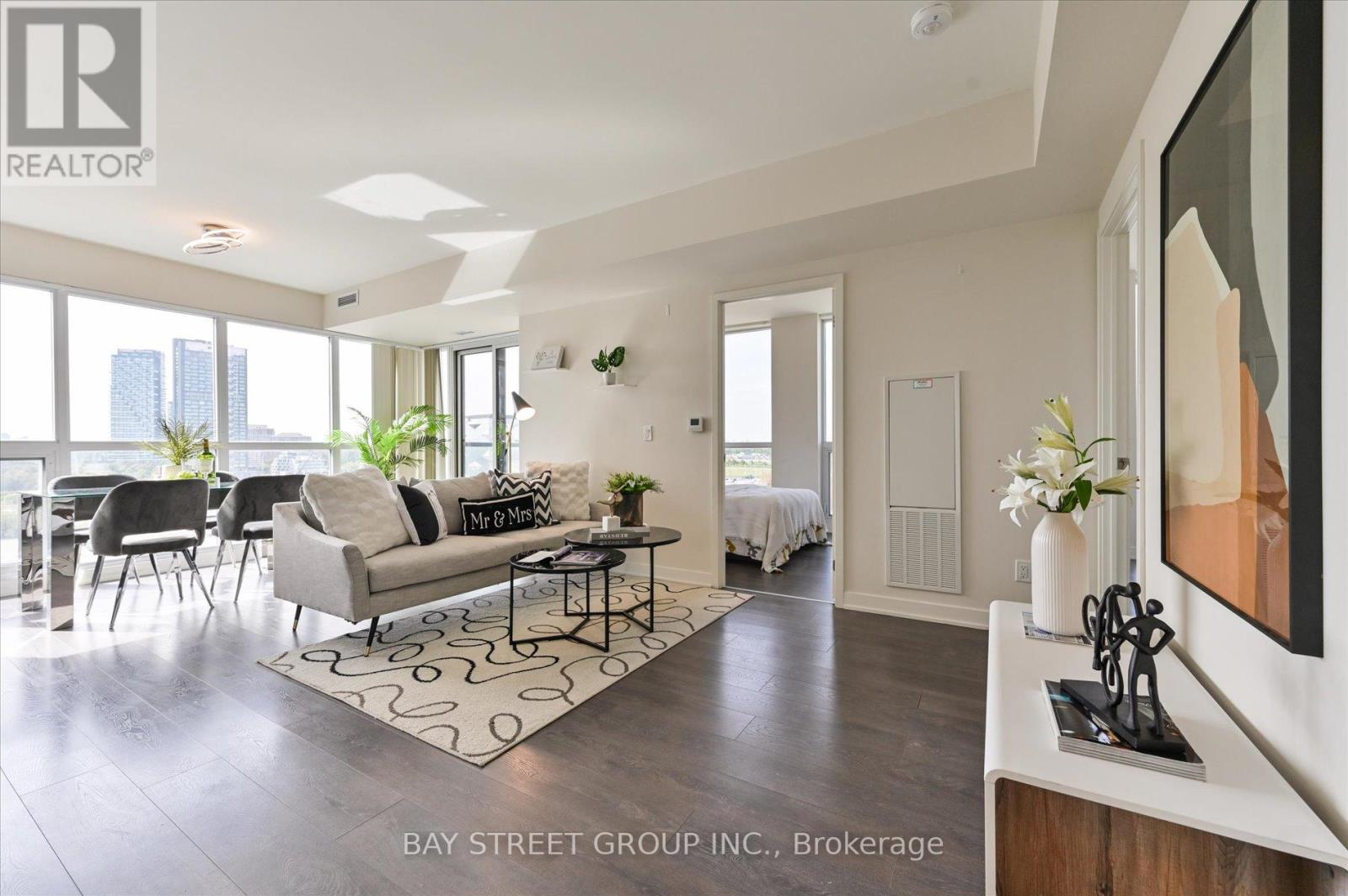 1102 6 Sonic Way, Toronto, ON M3C 0P1