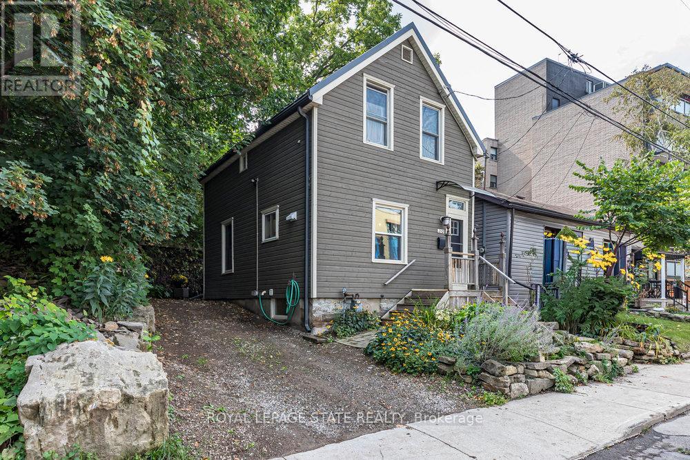 210 Charlton Ave E, Hamilton, ON L8N 1Z1