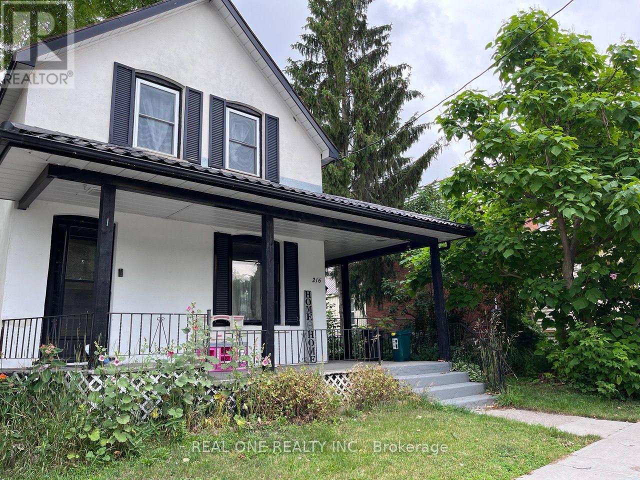 216 John St N, Orillia, ON L3V 3H7