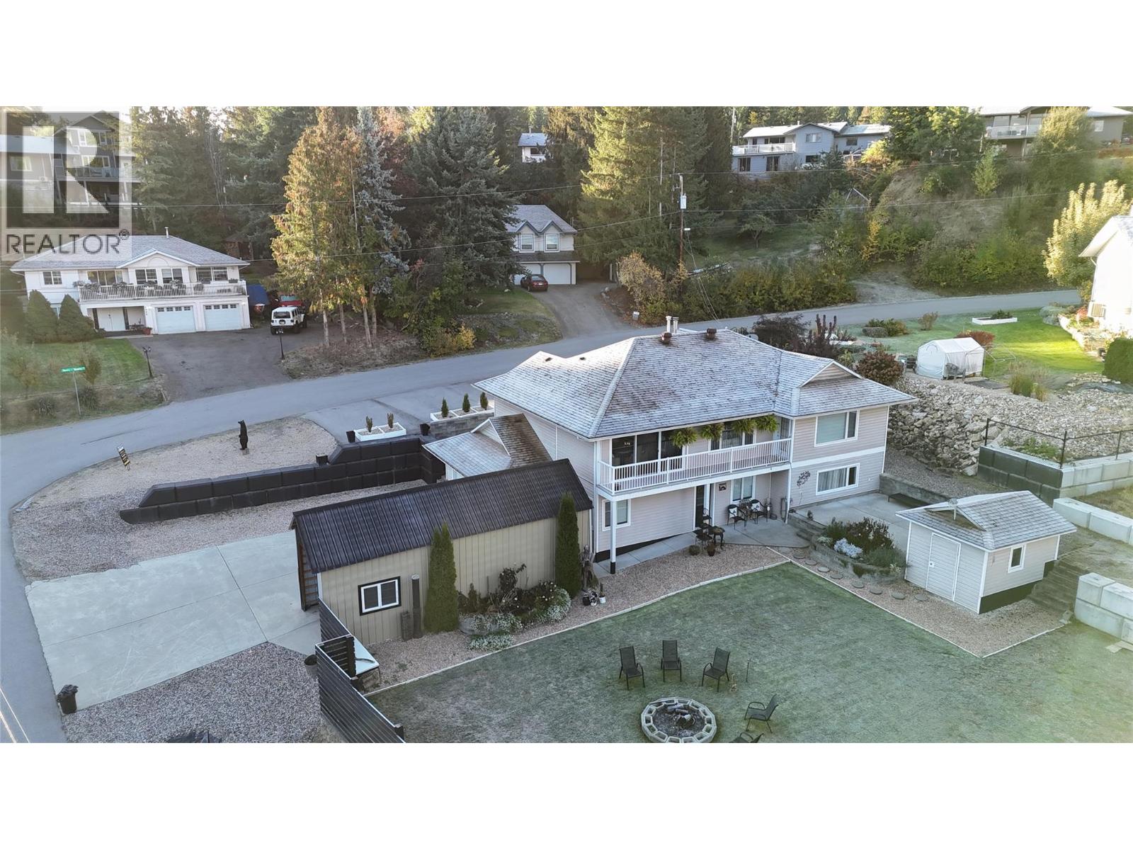 2449 Waverly Pl, Blind Bay, BC V0E 1H2