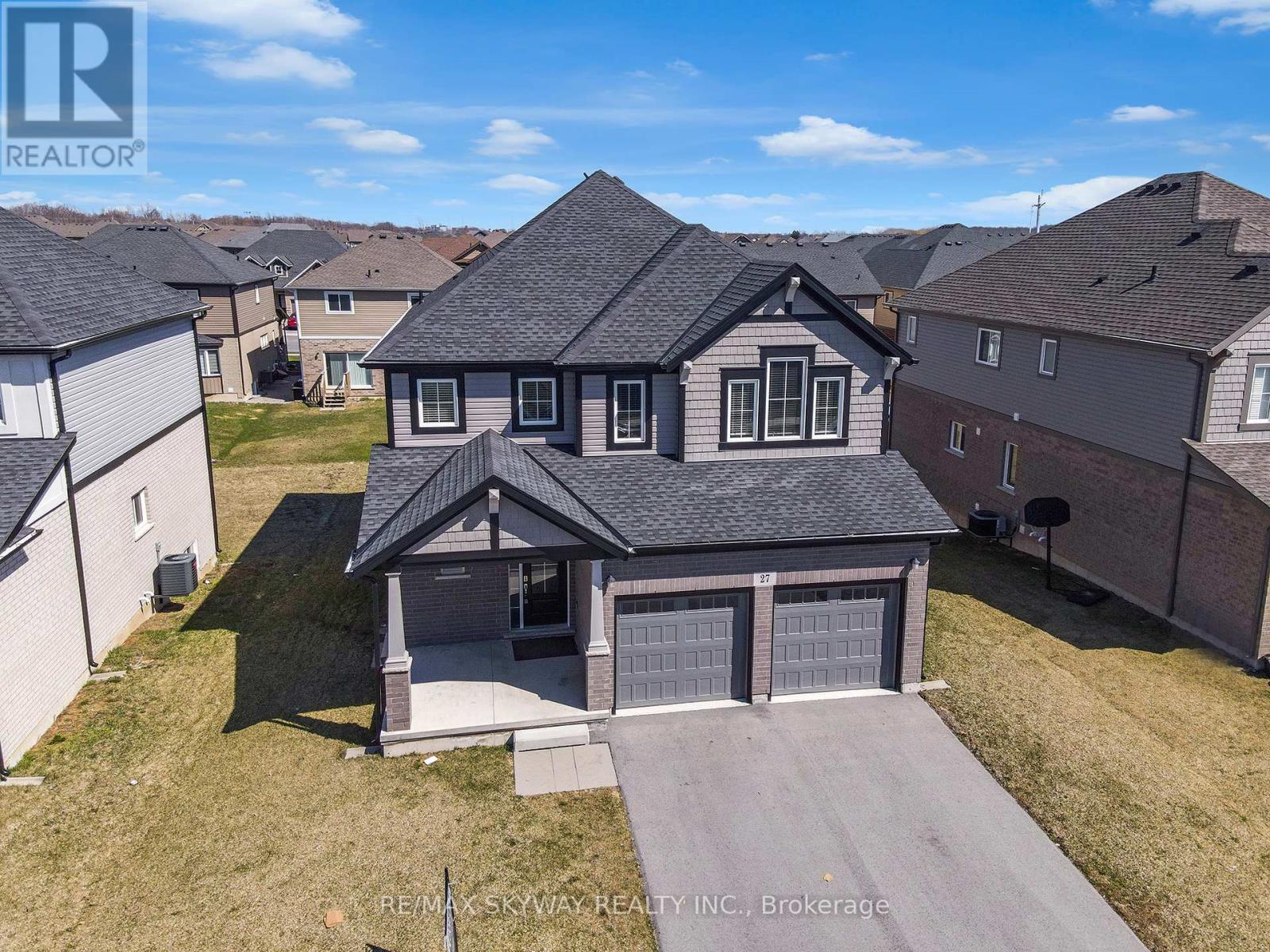27 Monarch St, Welland, ON L3C 0E6