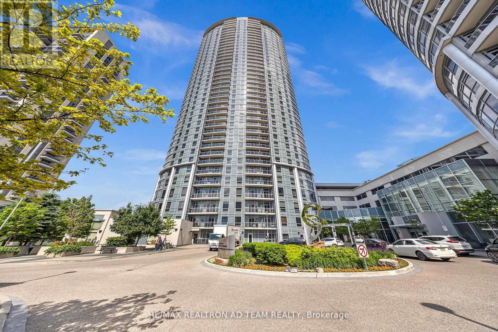 706 125 Village Green Sq, Toronto, ON M1S 0L1