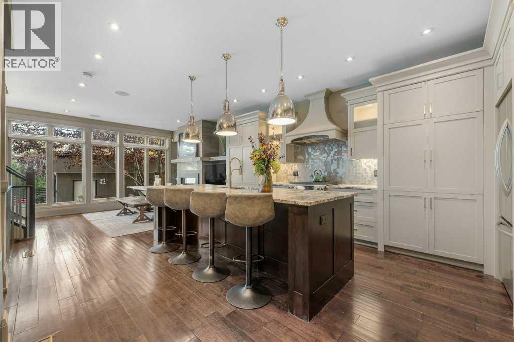 1926 36 Street Sw Unit 2, Calgary, AB T3E 2Y9