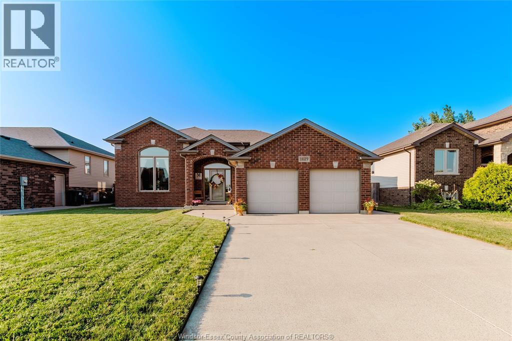 1429 Oakwood Ave, Lakeshore, ON N8L 0S4