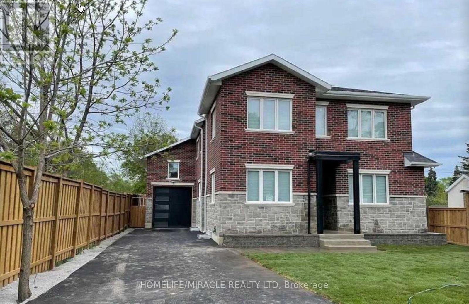 1103 Orchard Rd, Mississauga, ON L5E 2N7