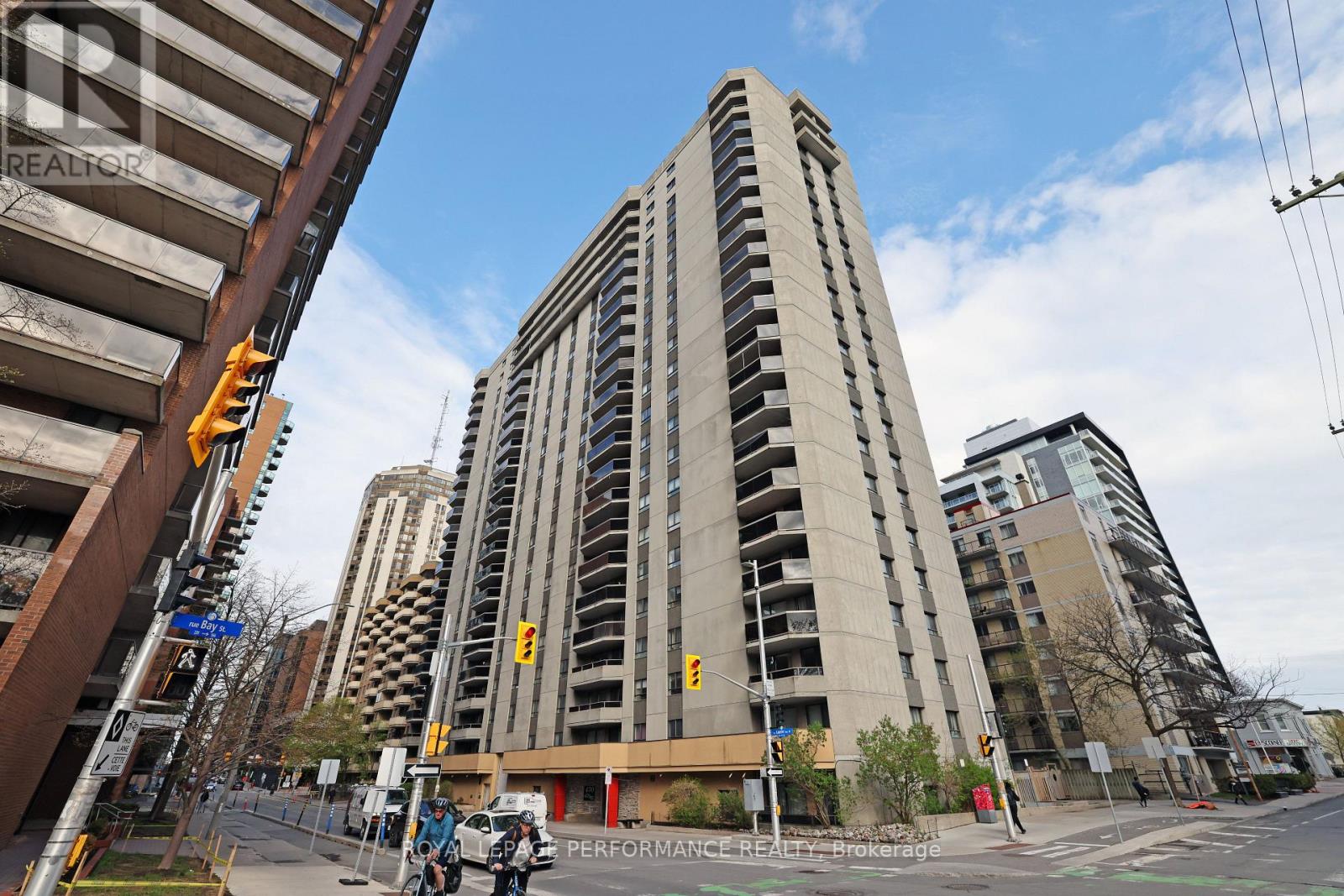 1701 470 Laurier Ave W, Ottawa, ON K1R 7W9