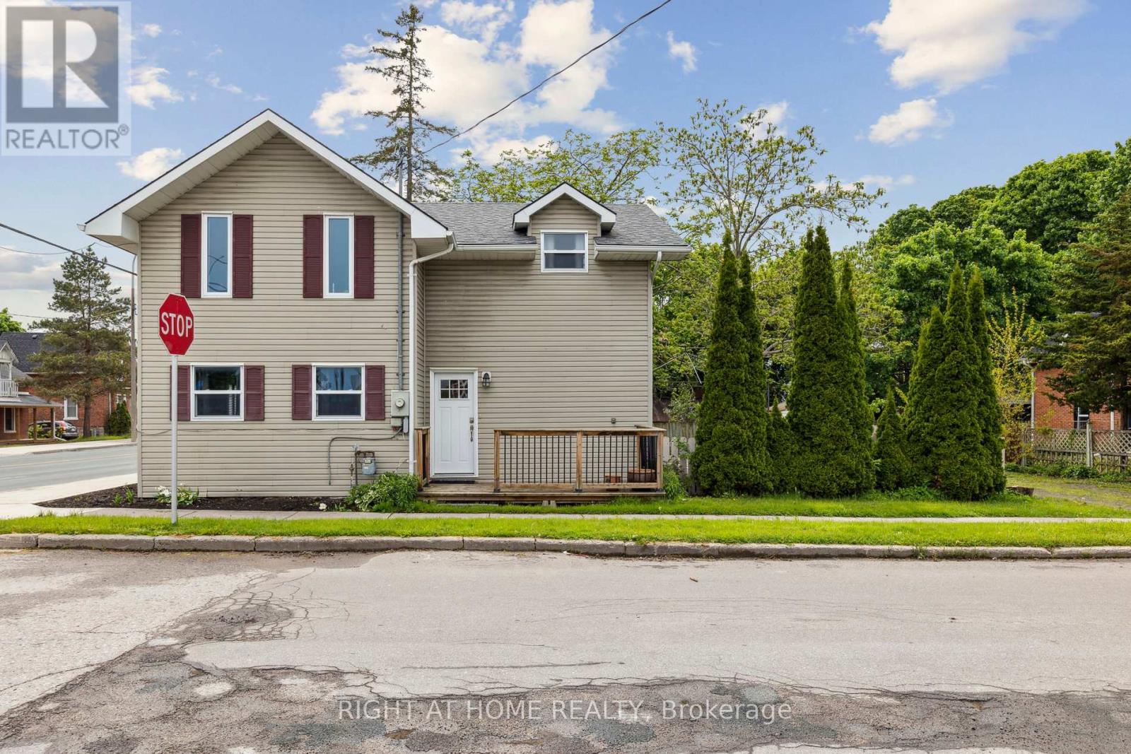 186 Dundas St W, Quinte West, ON K8V 3R2