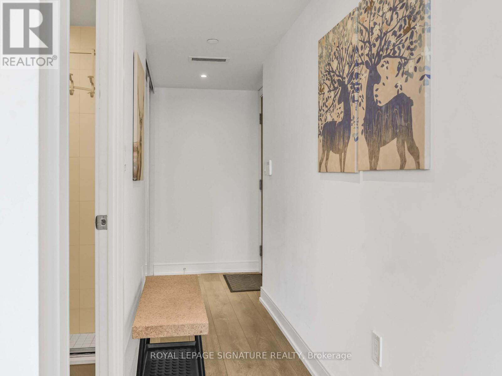 1912 89 Mcgill St, Toronto, ON M5B 0B1