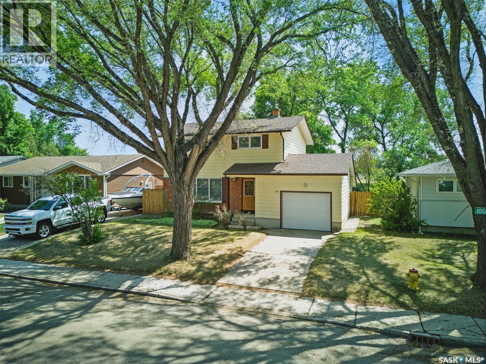 118 East Dr, Saskatoon, SK S7J 2X5