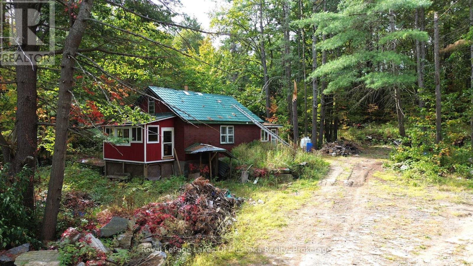 1011 W Black Lake Rd, Muskoka Lakes, ON P0C 1M0