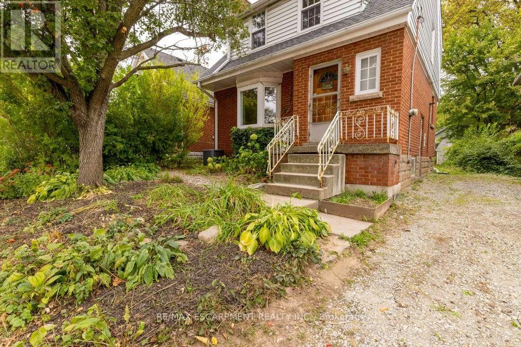144 Whitney Ave, Hamilton, ON L8S 2G7