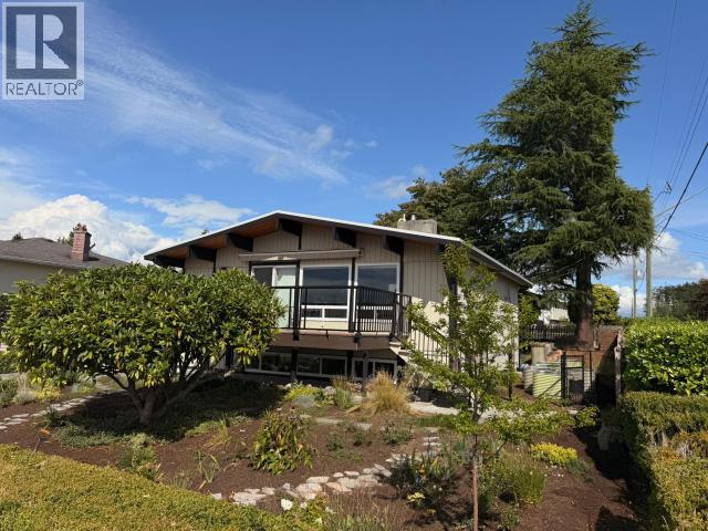 4282 Fernwood Ave, Powell River, BC V8A 3L1