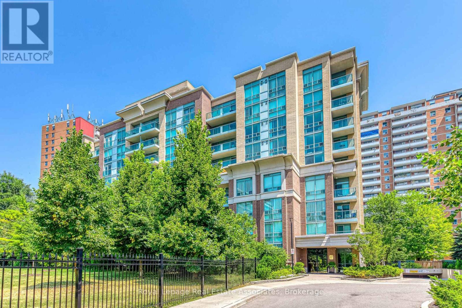406 17 Michael Power Pl, Toronto, ON M9A 5G5
