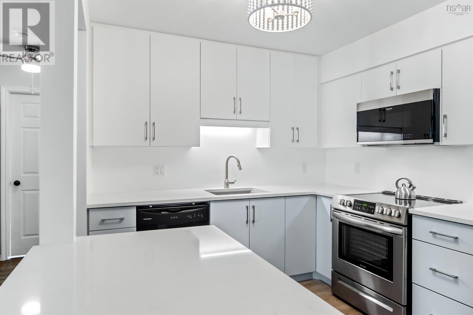 87 Kearney Lake Road Unit 309, Halifax, NS B3M 4H1