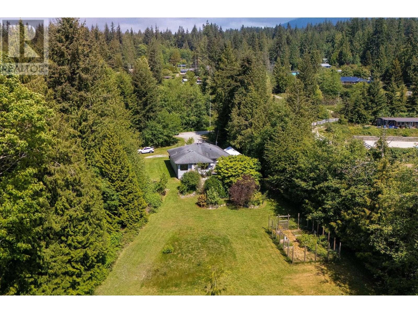 2557 Miles Rd, Roberts Creek, BC V0N 2W4