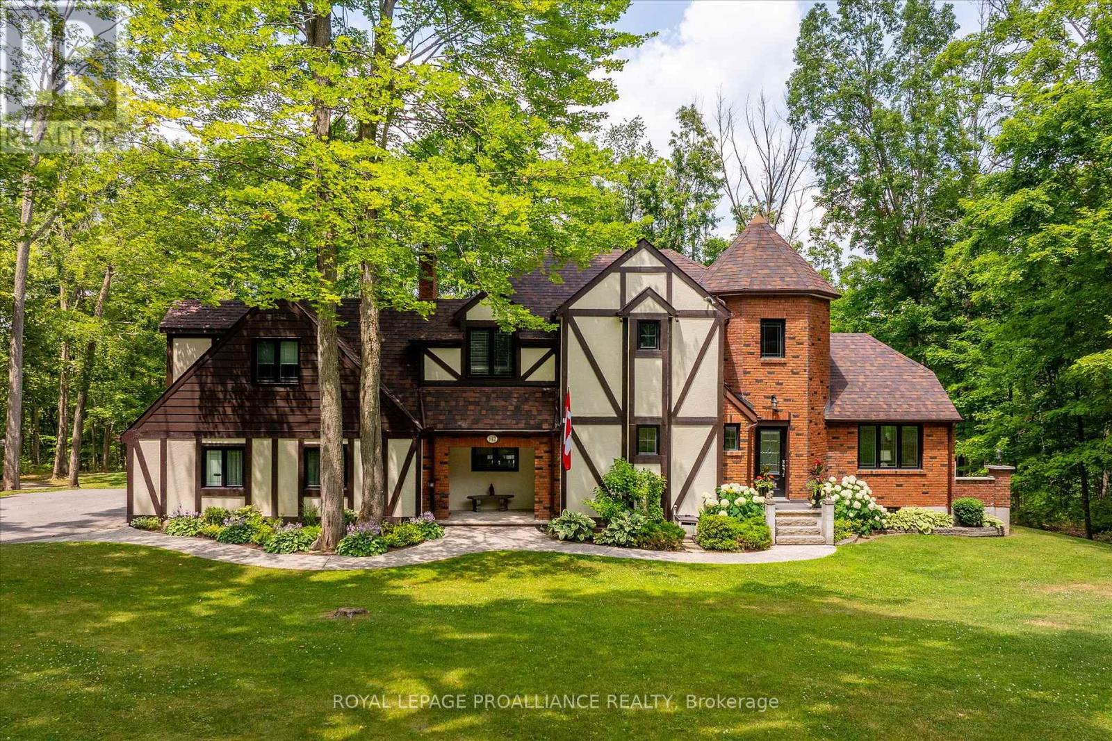 642 Dinsdale St, Selwyn, ON K0L 1H0