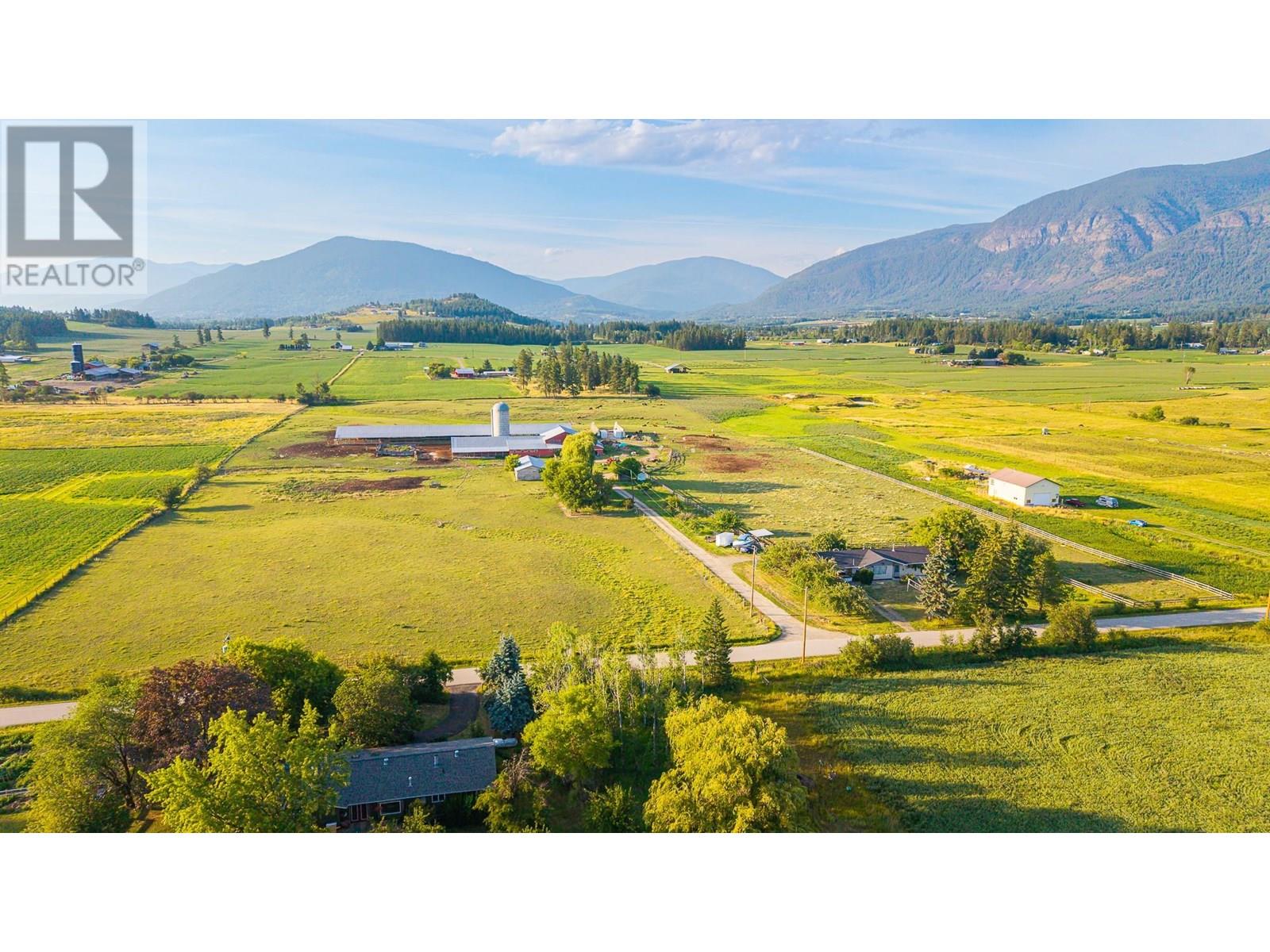 2516 20 St, Creston, BC V0B 1G2
