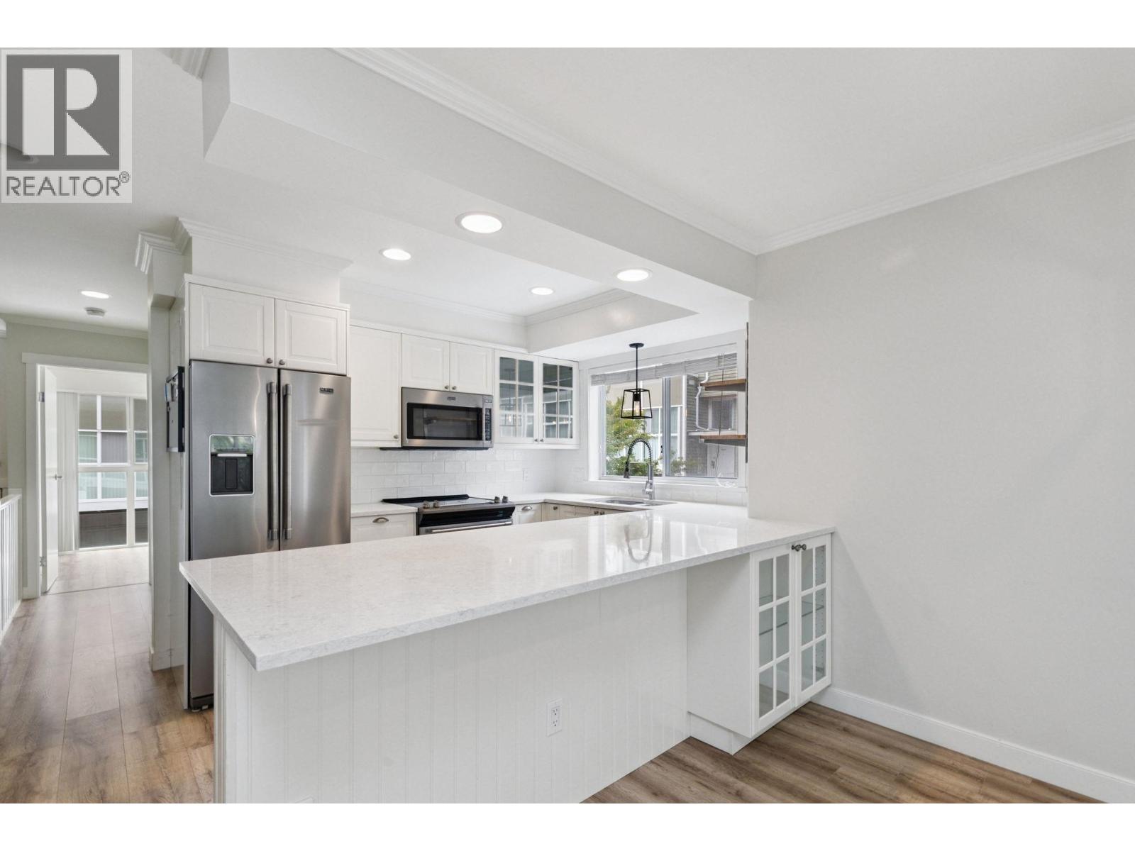 8402 Keystone St, Vancouver, BC V5S 4S2