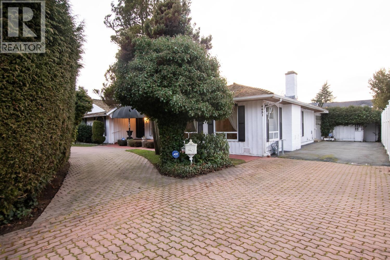 4631 Garry St, Delta, BC V4K 2T2