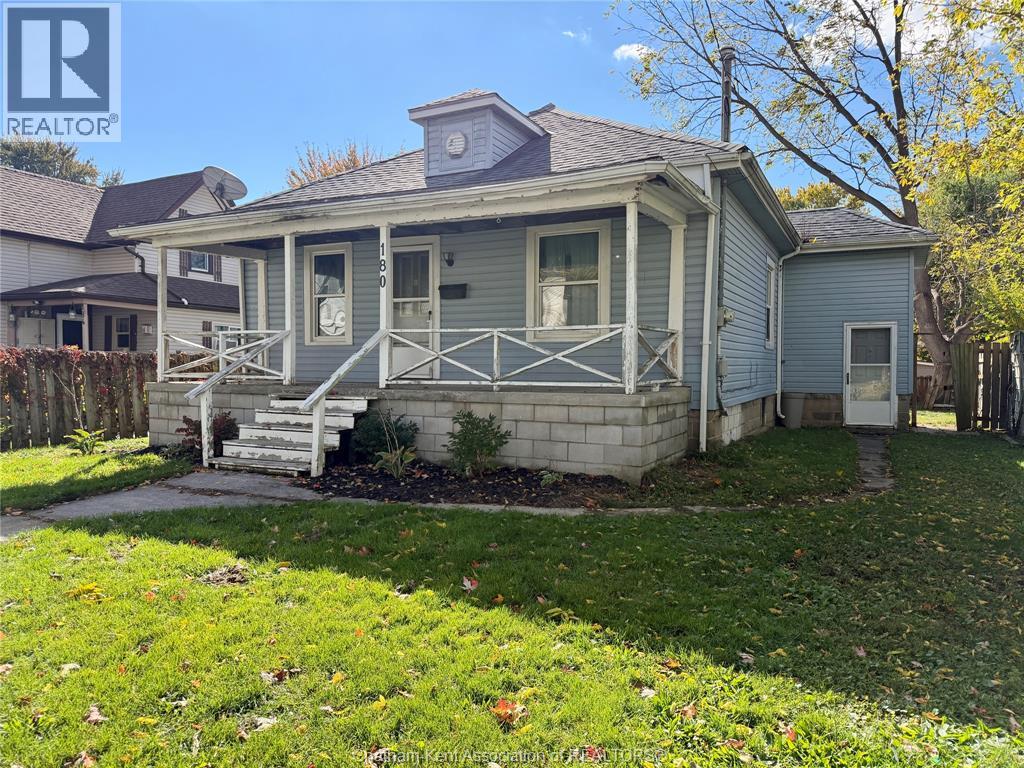 180 Raleigh St, Chatham, ON N7M 2N5