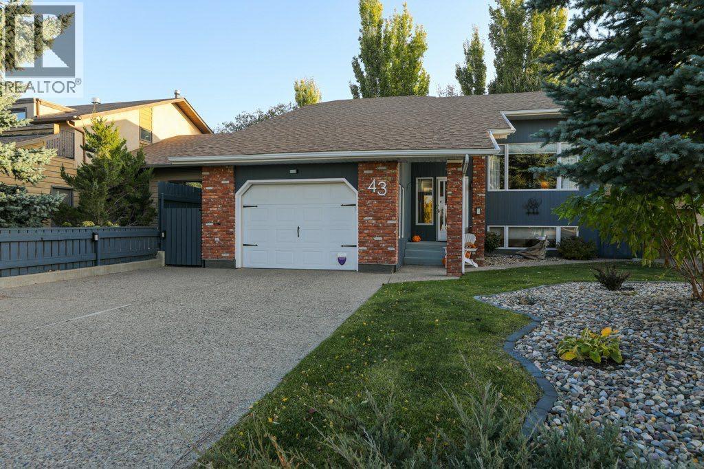 43 Sherwood Blvd W, Lethbridge, AB T1K 6G4