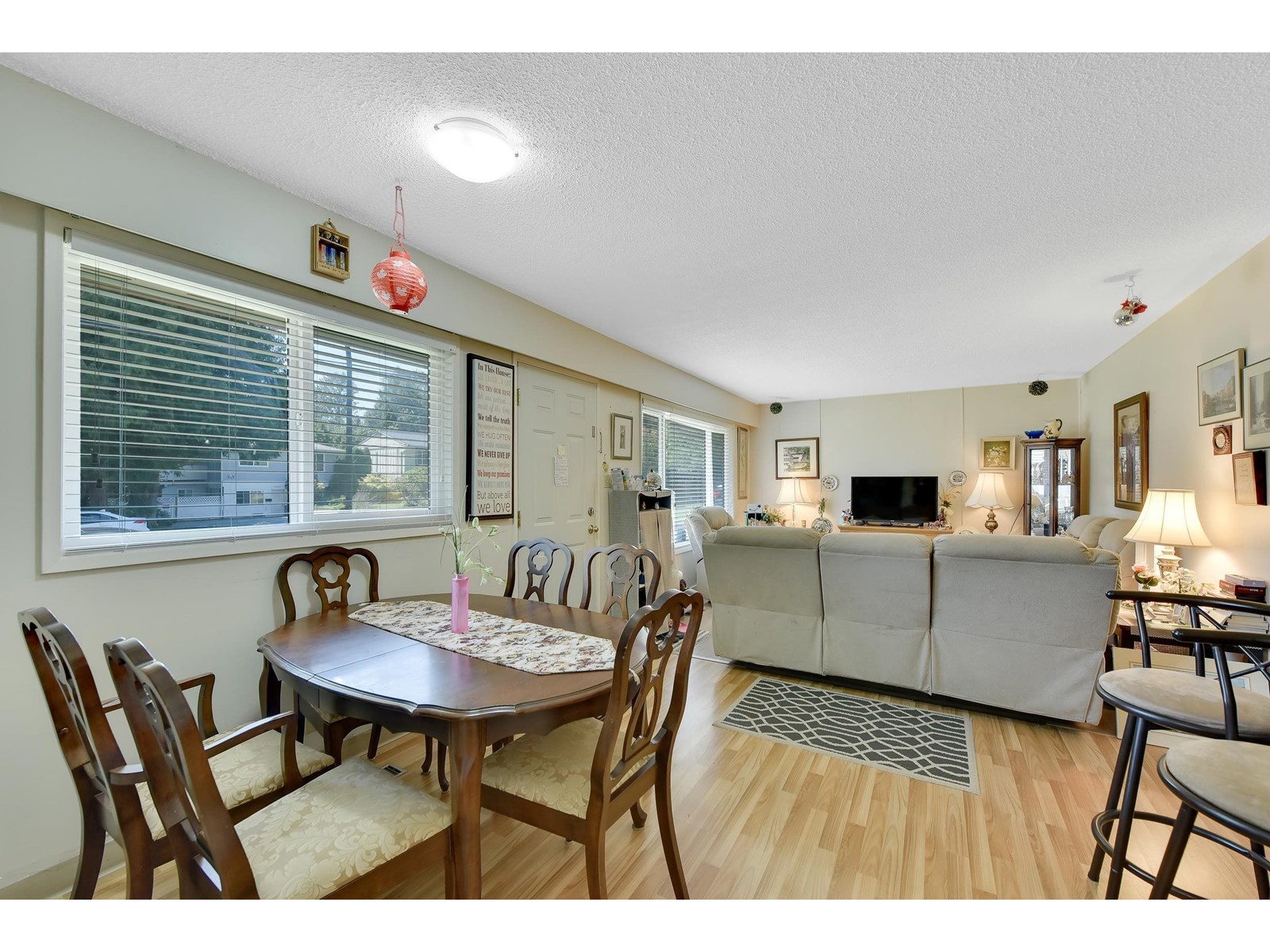 15835 Russell Ave, White Rock, BC V4B 2S5