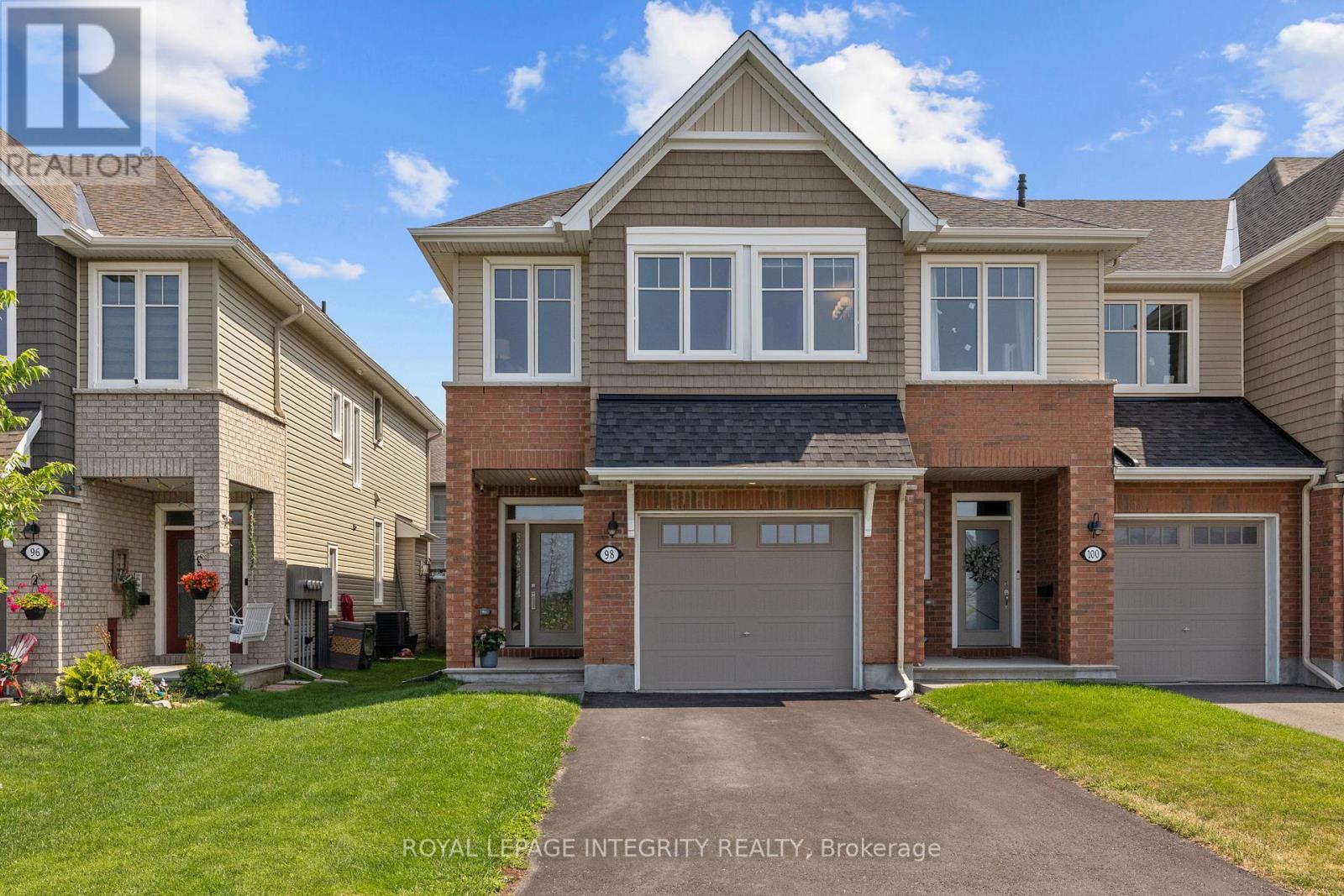 98 Jardiniere St, Ottawa, ON K2S 2K2