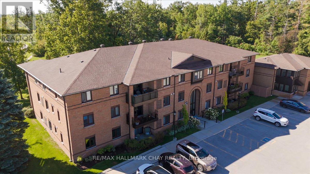 335 10 Coulter St, Barrie, ON L4N 6S1
