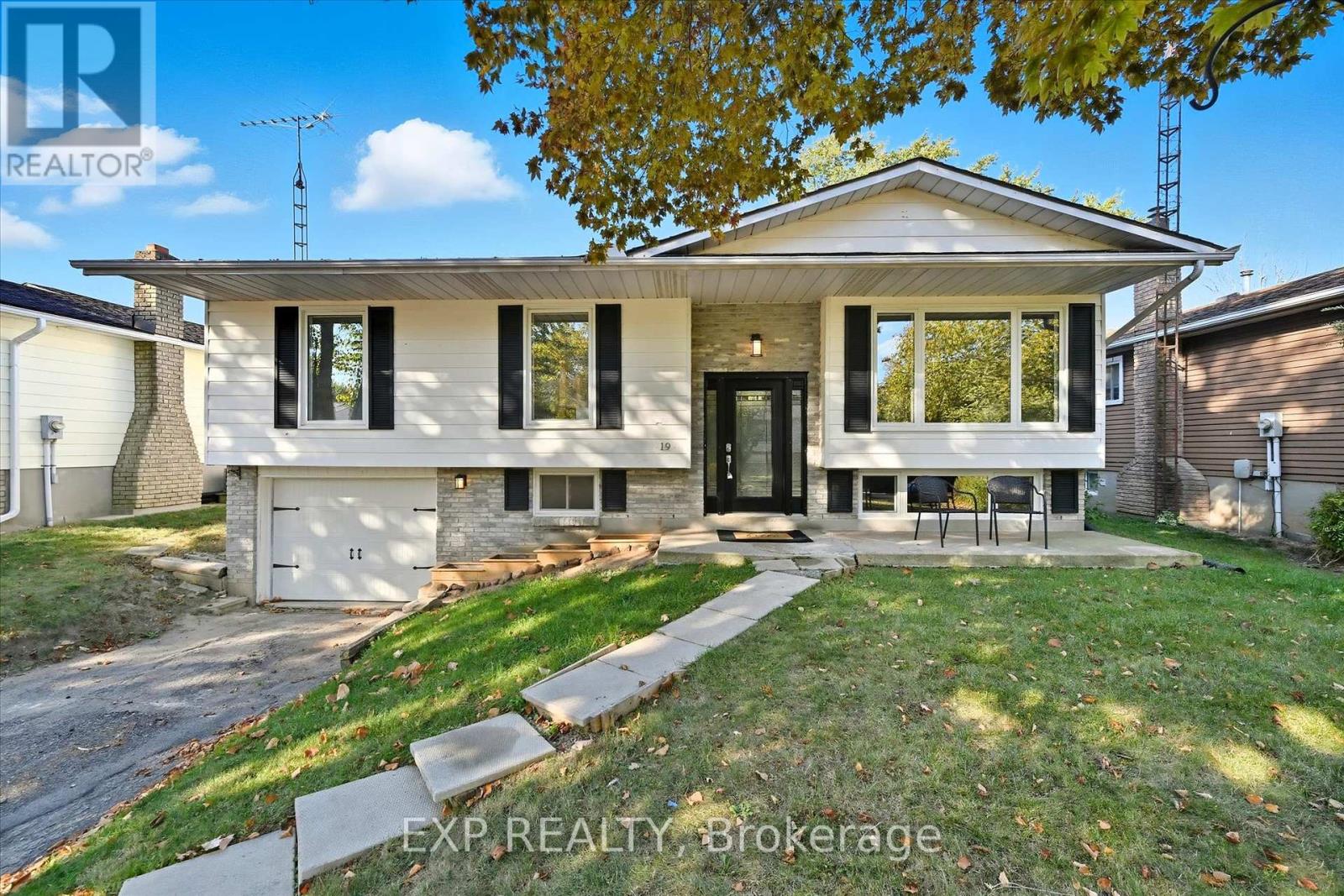19 Aaron Dr, Norfolk Port Dover, ON N0A 1N4