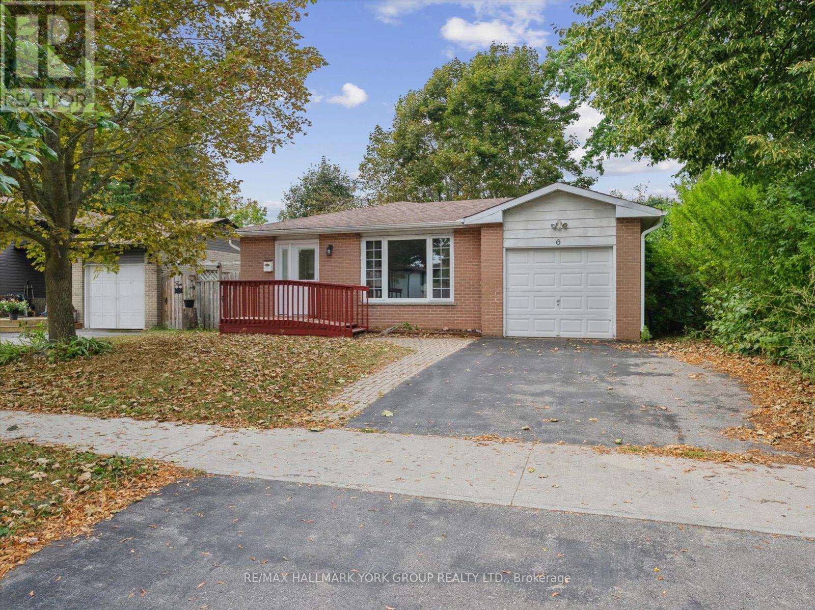 6 Glenecho Dr, Barrie, ON L4M 4J3