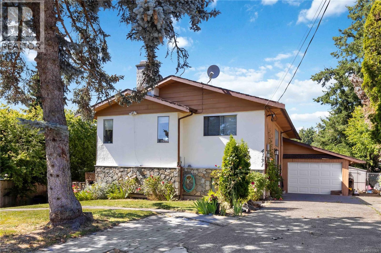 4131 Barrington Rd, Saanich, BC V8Z 6B4