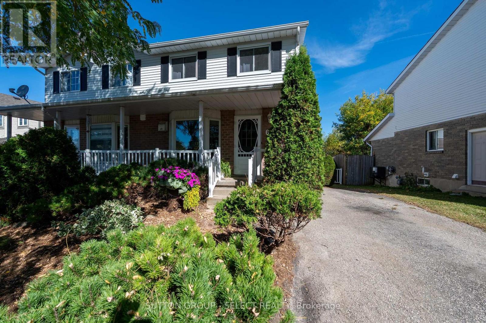608 Royal Beech Drive #b, Waterloo, ON N2T 2K3