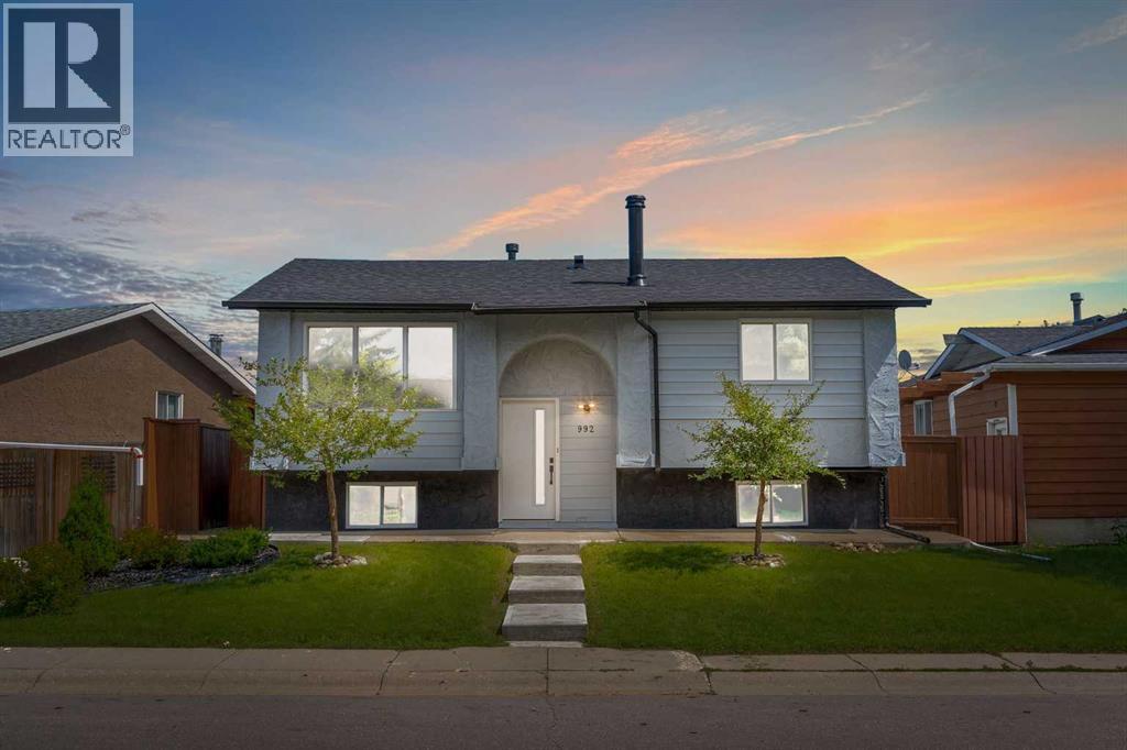 992 Rundlecairn Way NE, Calgary, AB T1Y 2X2