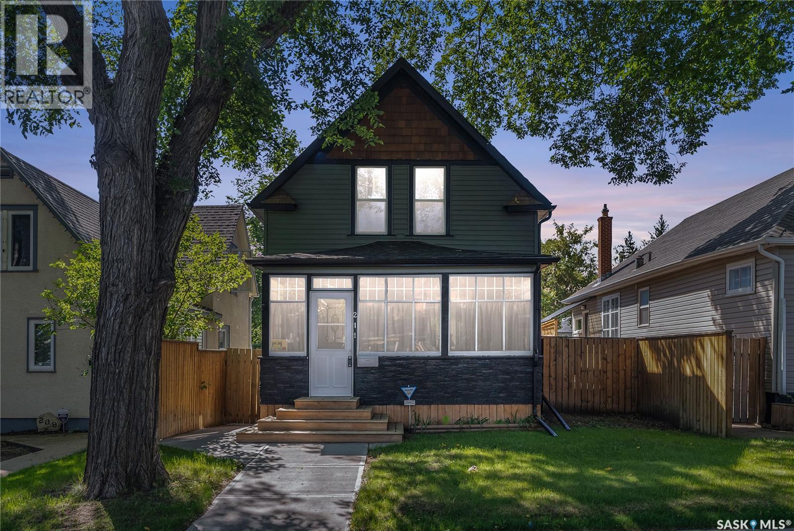 211 28 Street West, Saskatoon, SK S7L 0K4