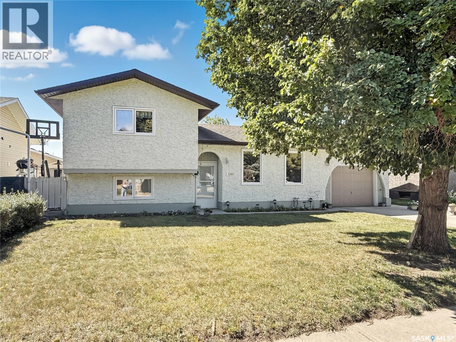 2184 Douglas Ave, North Battleford, SK S9A 3A9