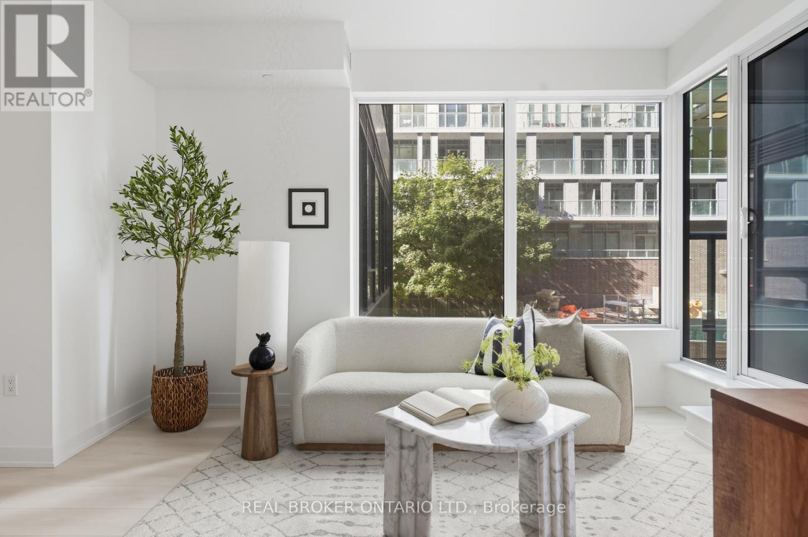 207 127 Broadway Ave, Toronto, ON M4P 1V4