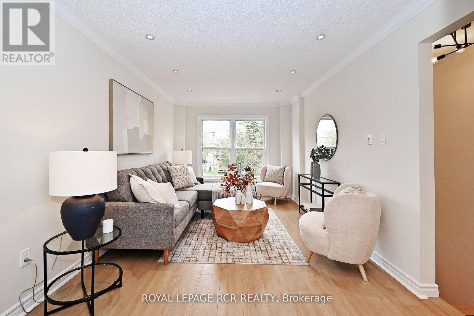 28 Wyatt Ln, Aurora Bayview Wellington, ON L4G 7E4