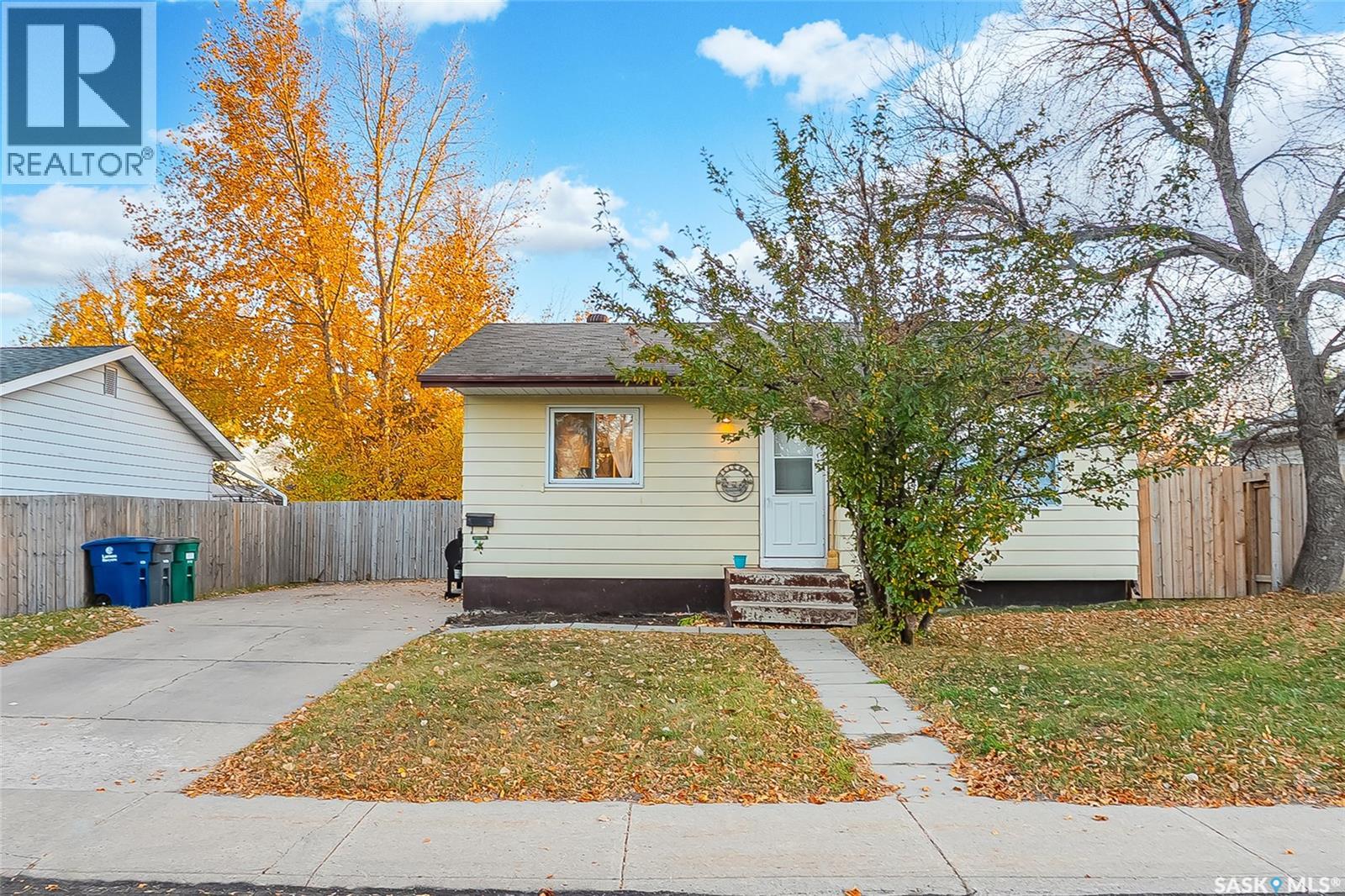35 Bernard Cres, Saskatoon, SK S7L 5L6