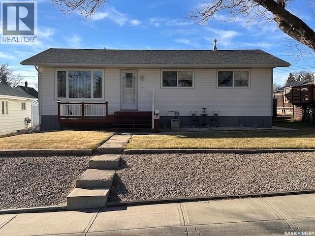 240 8 Avenue Northwest, Swift Current, SK S9H 0Z8