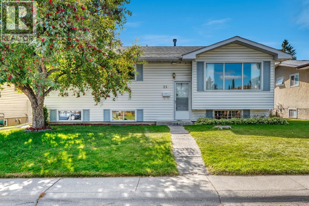 23 Brazeau Cres SW, Calgary, AB T2W 0Z2
