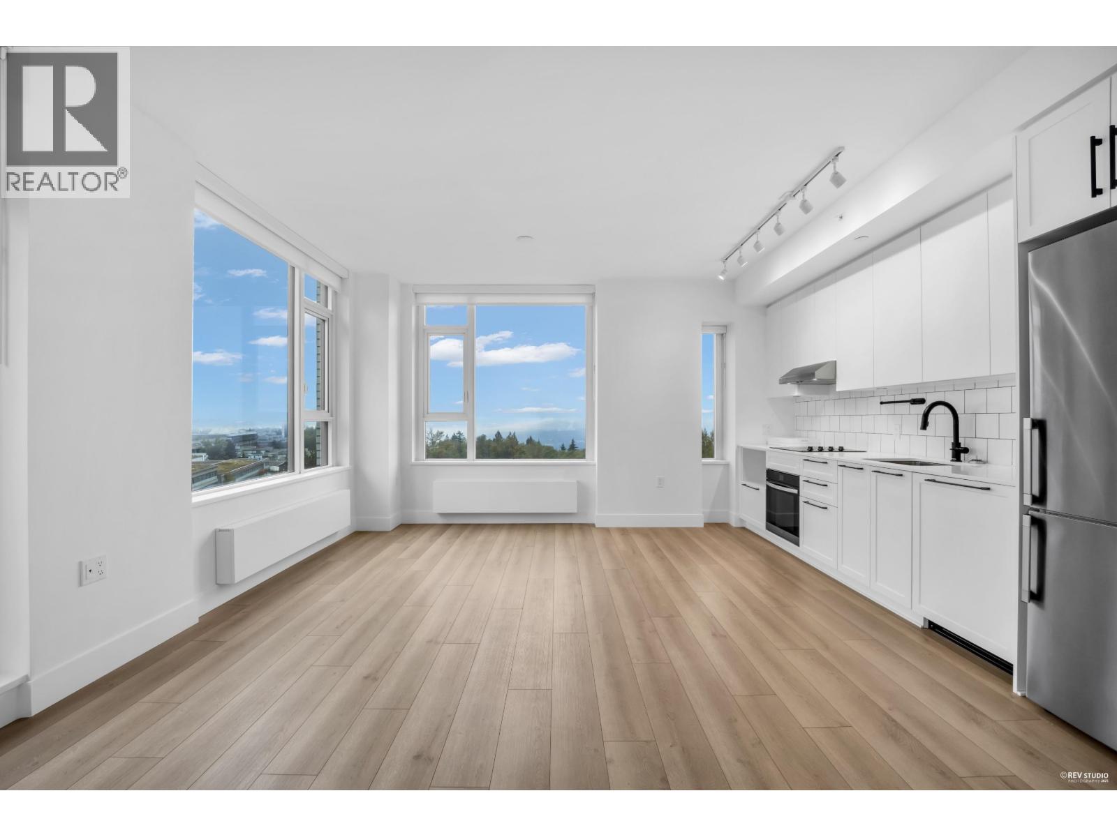 8750 University Crescent Unit 802, Burnaby, BC V5A 0G9